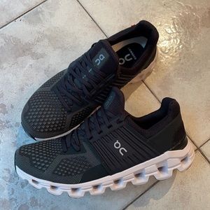 Brand new On cloud running shoe